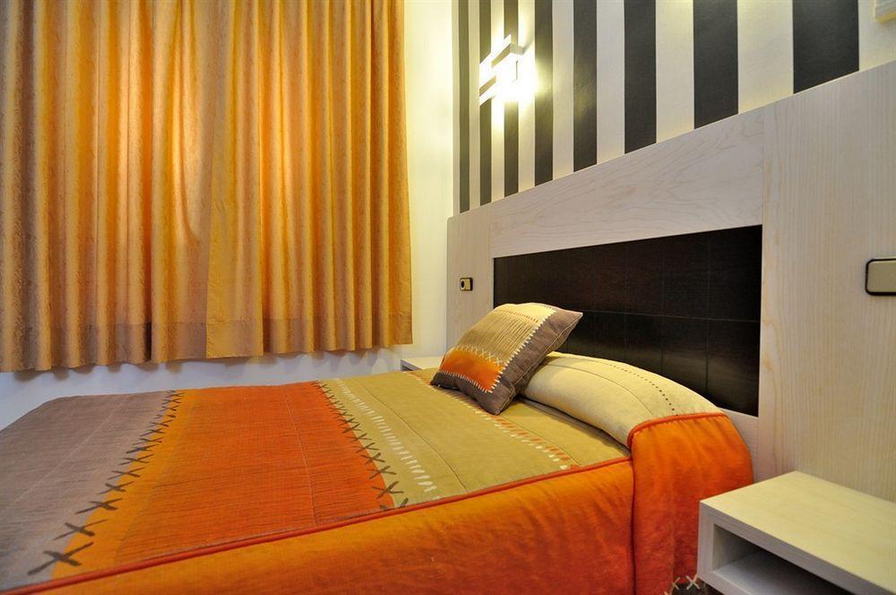 Hostal Castilla I Atocha Madrid Exterior foto